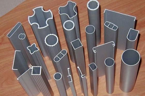 L505 Motorkracht 3 kW Aluminiumzaagmachines voor het snijden van ramen en deurhoeken
